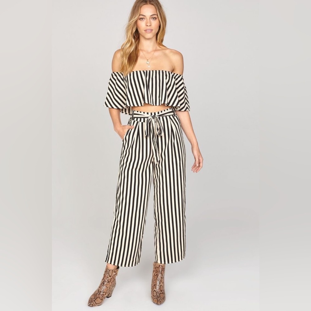 Amuse Society Total Flirt Woven Off the Shoulder Top Pant Set / beige black XS S